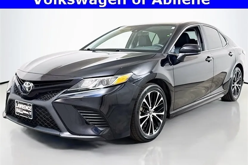 2020 Toyota Camry SE photo 1