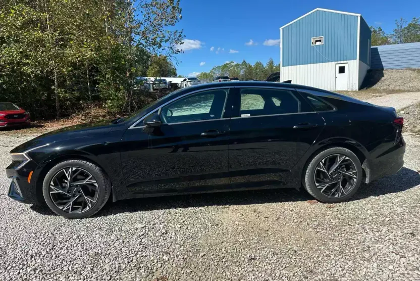 2025 Kia K5 GT-Line photo 1