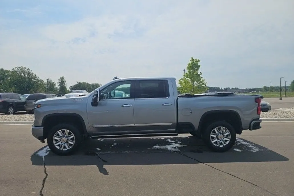 2024 Chevrolet Silverado 3500HD High Country photo 1