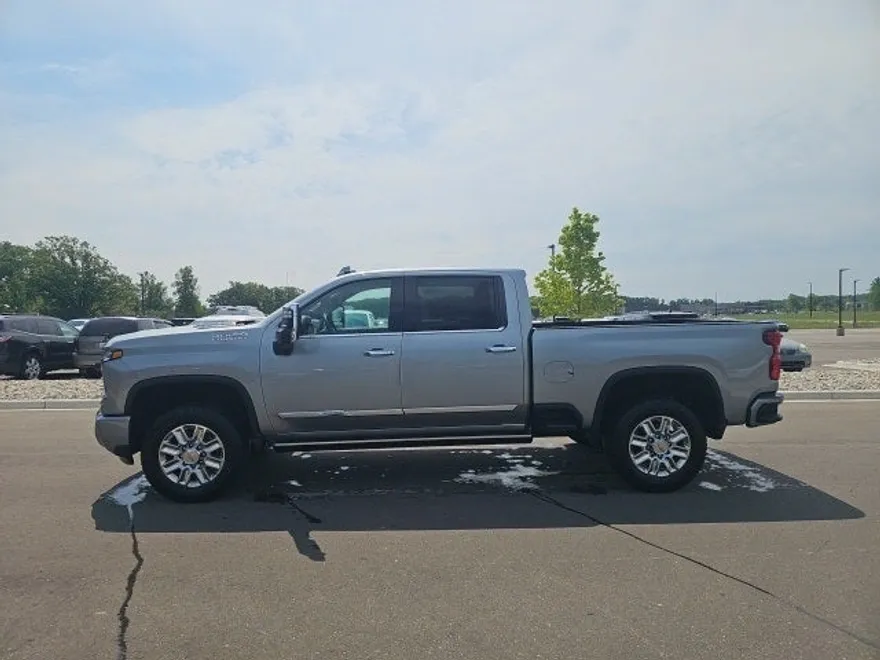2024 Chevrolet Silverado 3500HD High Country photo 1