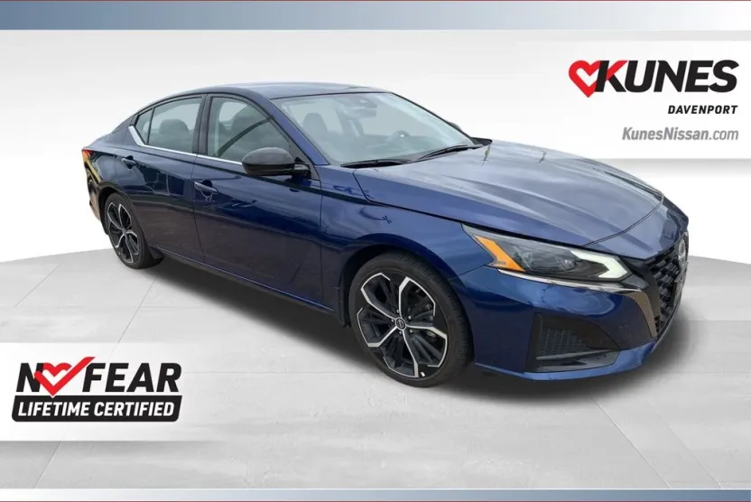 2024 Nissan Altima 2.5 SR photo 1