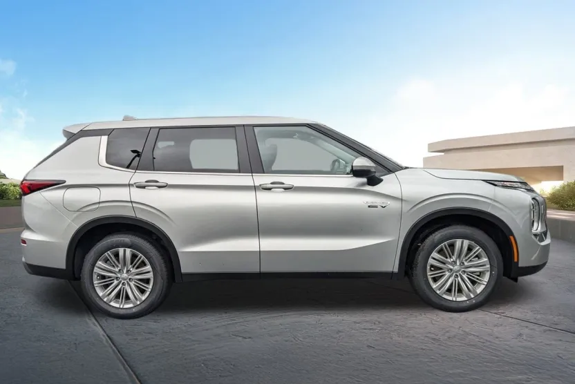 2025 Mitsubishi Outlander PHEV ES photo 1