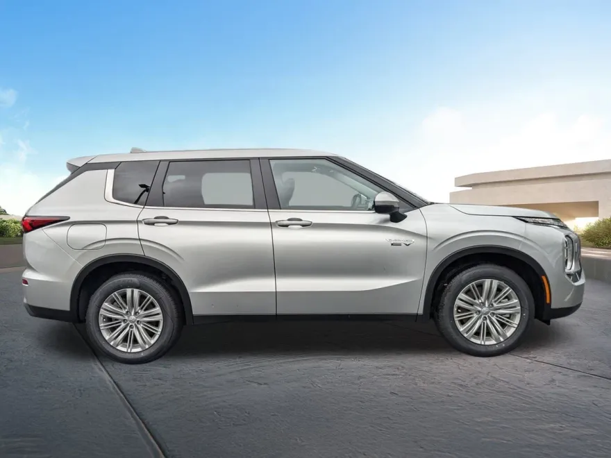 2025 Mitsubishi Outlander PHEV ES photo 1