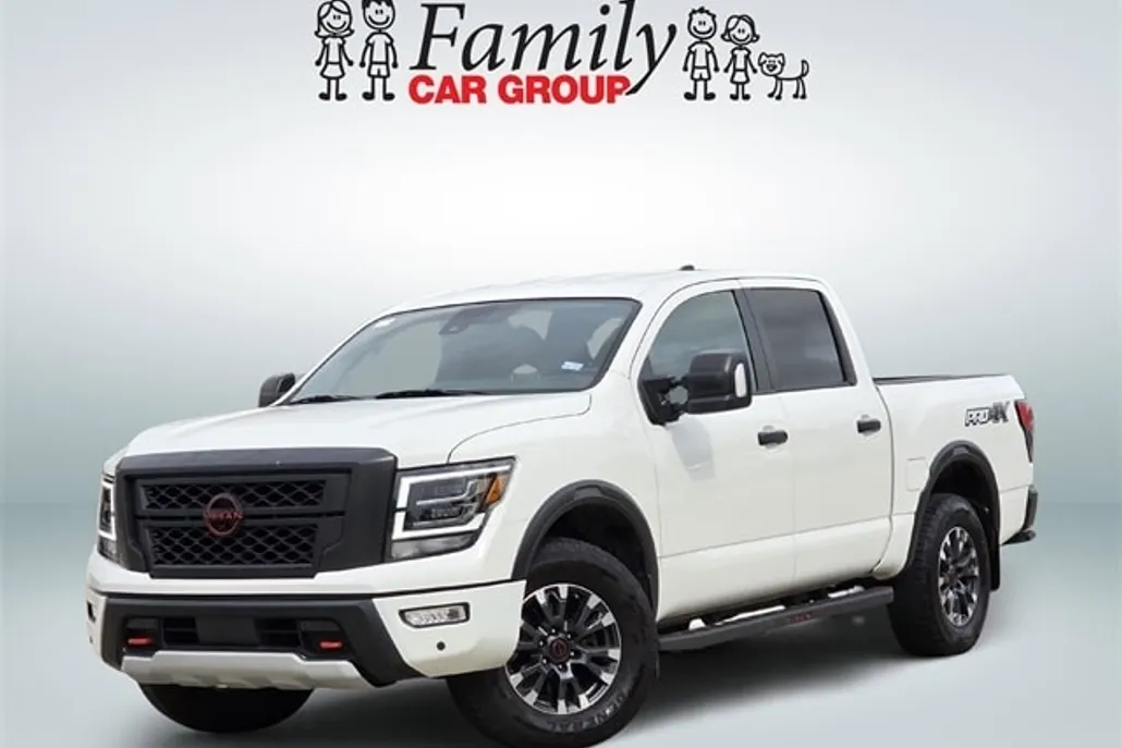 2023 Nissan Titan PRO-4X photo 1