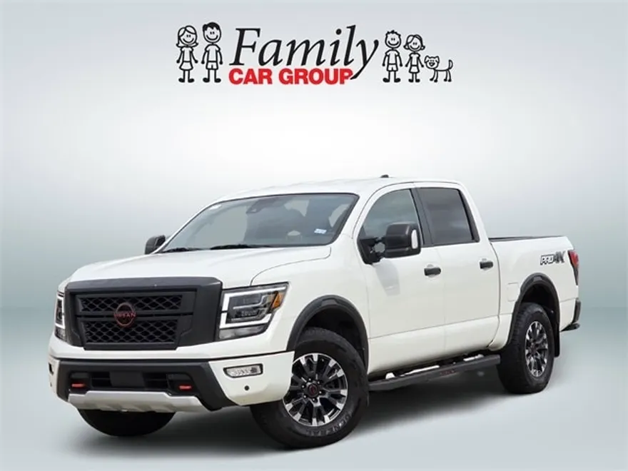 2023 Nissan Titan PRO-4X photo 1