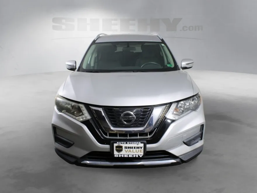 2017 Nissan Rogue SV photo 1