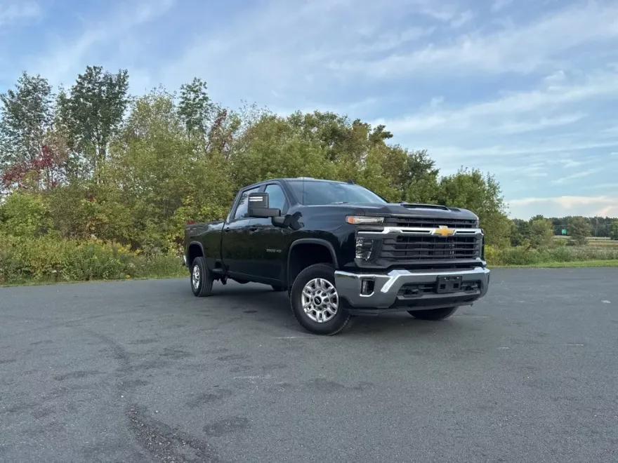 2024 Chevrolet Silverado 2500HD LT photo 1