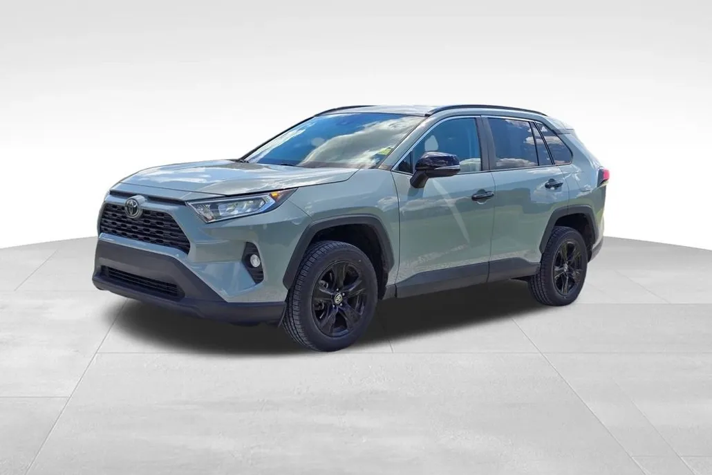 2021 Toyota RAV4 XLE photo 1