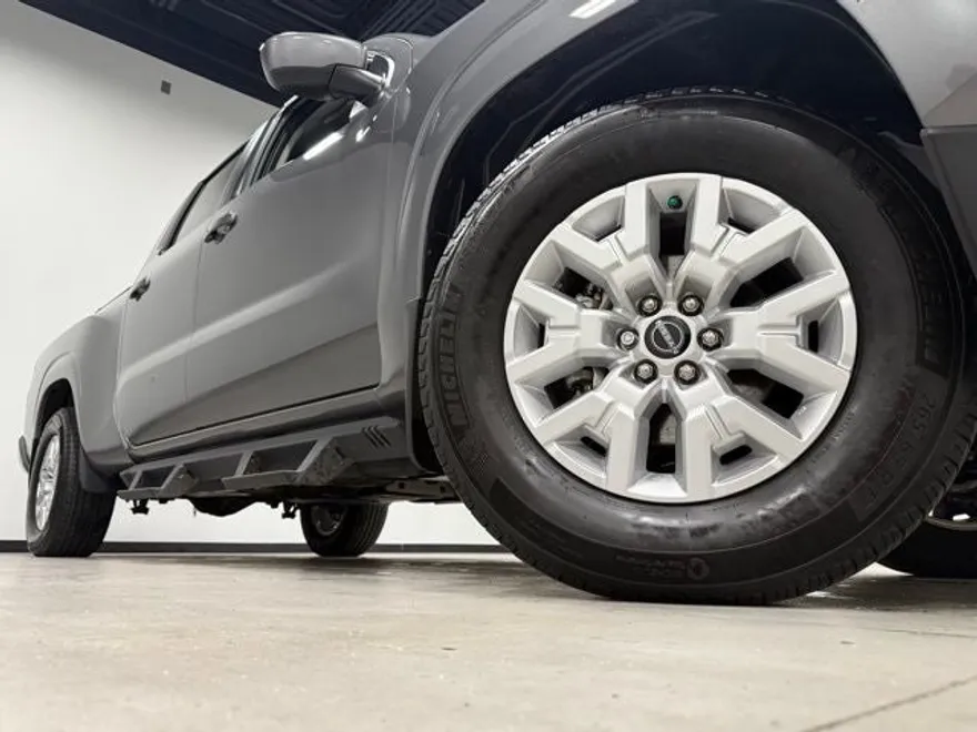 2024 Nissan Frontier SV photo 1