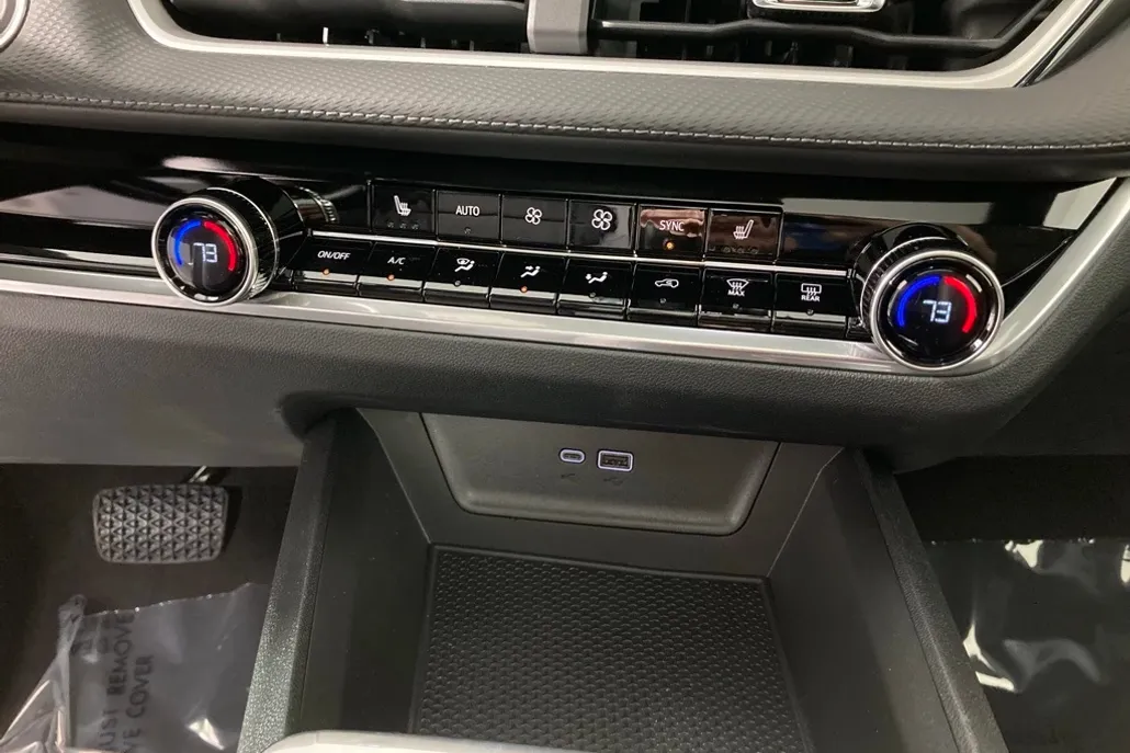 2026 Chevrolet Equinox LT photo 1