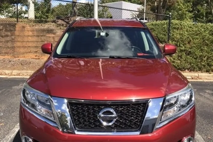 2013 Nissan Pathfinder SL photo 1