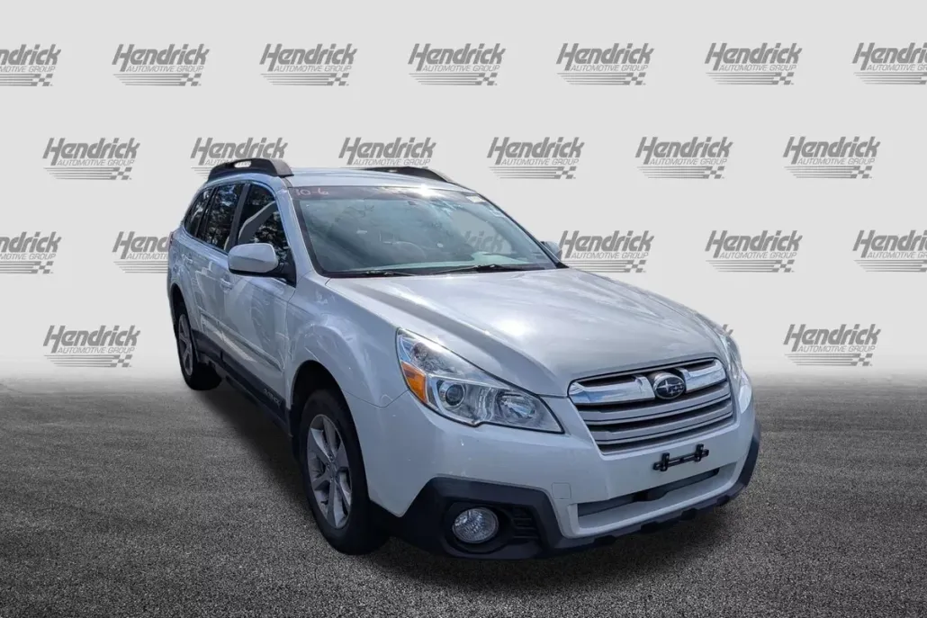 2013 Subaru Outback 2.5i Premium photo 1