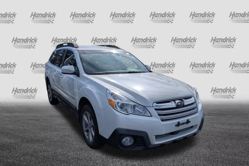 2013 Subaru Outback 2.5i Premium photo 1
