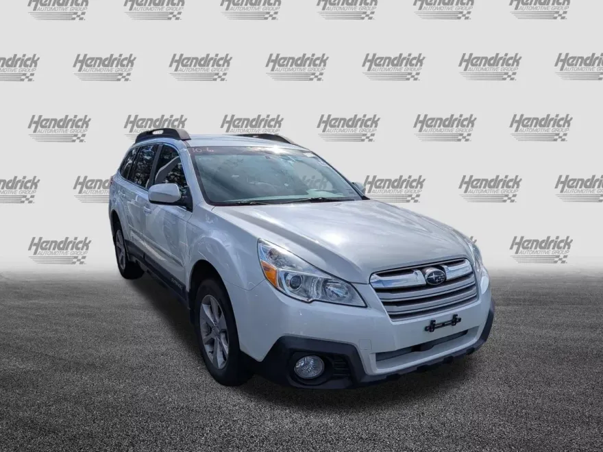 2013 Subaru Outback 2.5i Premium photo 1