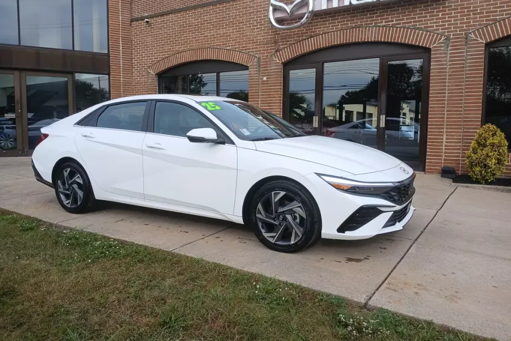 2025 Hyundai Elantra Hybrid Limited photo 1