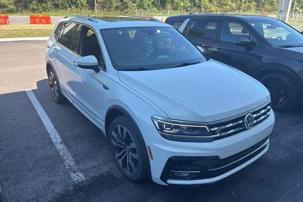 2021 Volkswagen Tiguan SEL Premium R-Line photo 1