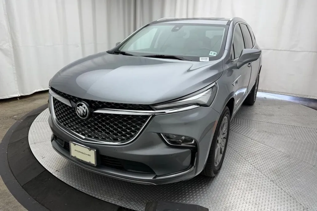 2023 Buick Enclave Avenir photo 1