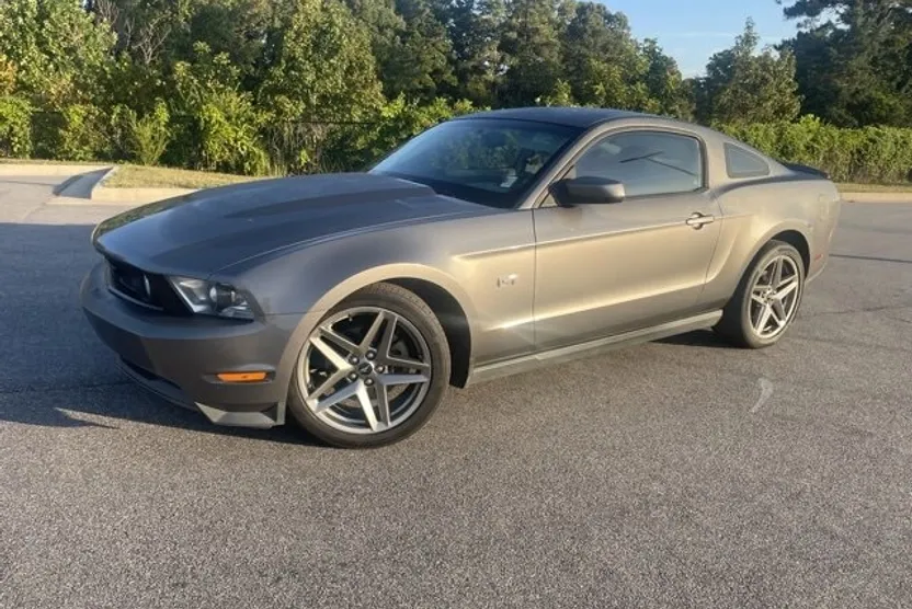 2010 Ford Mustang GT Premium photo 1