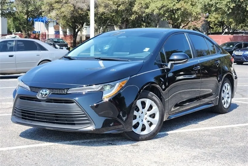 2024 Toyota Corolla LE photo 1