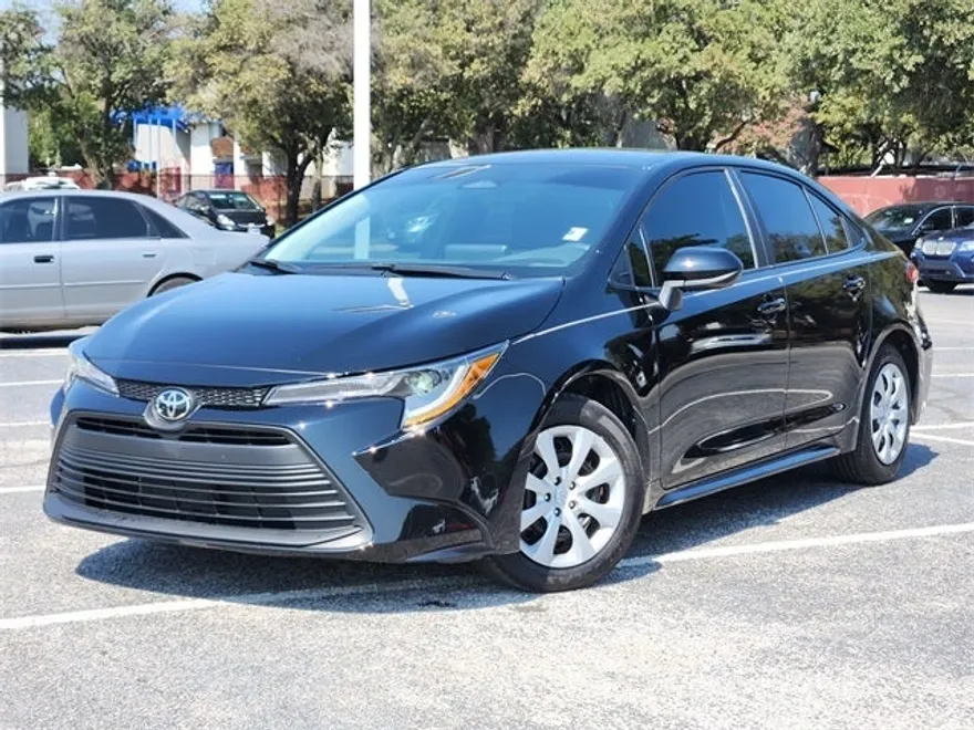 2024 Toyota Corolla LE photo 1