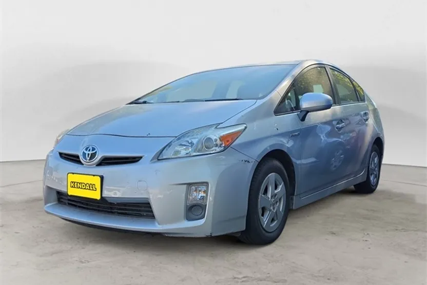 2010 Toyota Prius Three photo 1