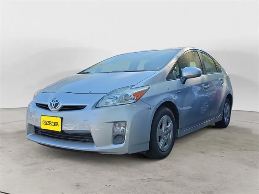 2010 Toyota Prius Three photo 1