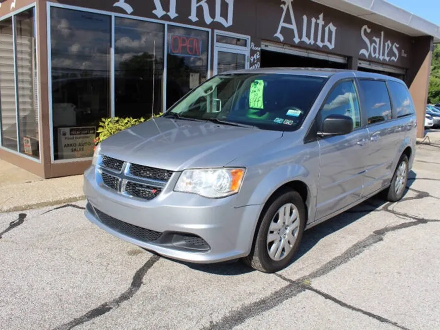 2016 Dodge Grand Caravan SE photo 1