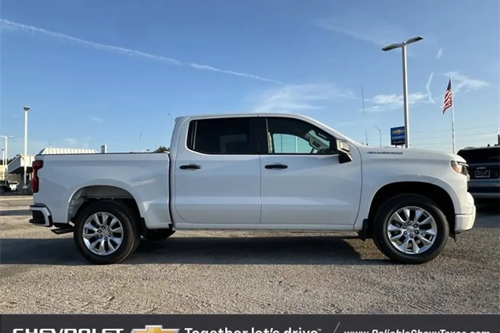 2026 Chevrolet Silverado 1500 Custom photo 1