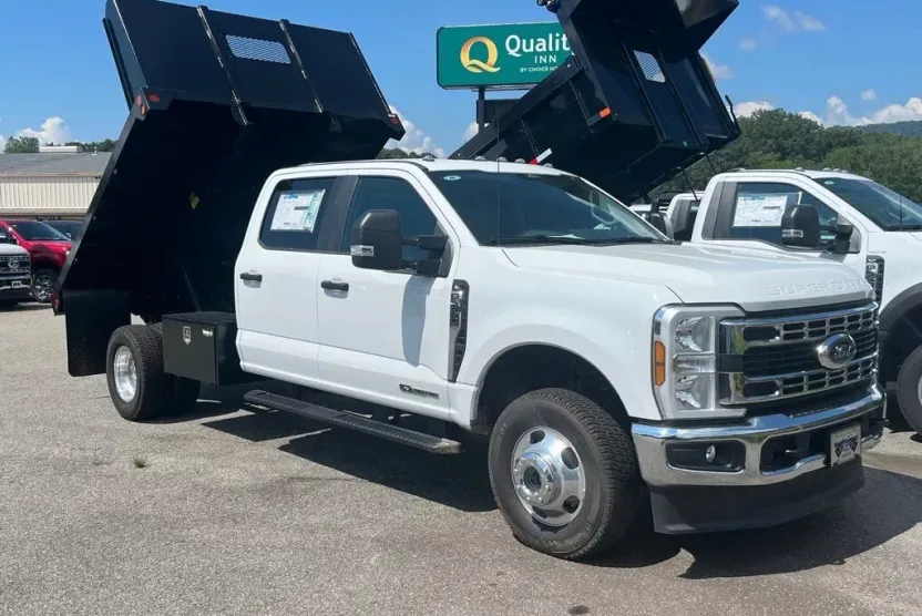 2025 Ford F-350 XL photo 1