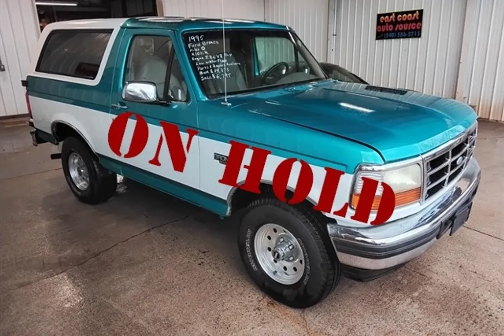 1995 Ford Bronco photo 1
