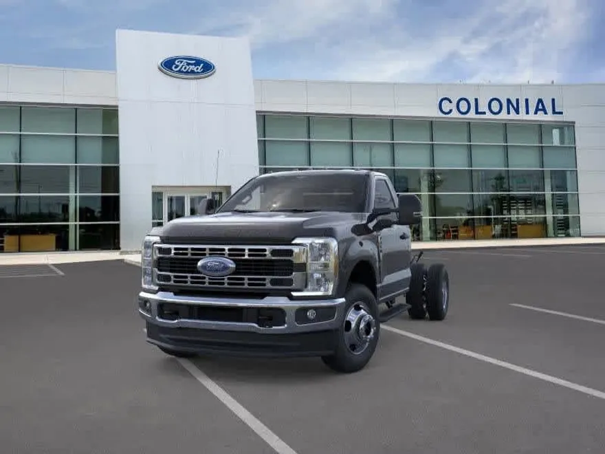 2025 Ford F-350 photo 1