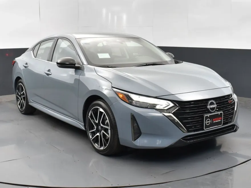 2025 Nissan Sentra SR photo 1