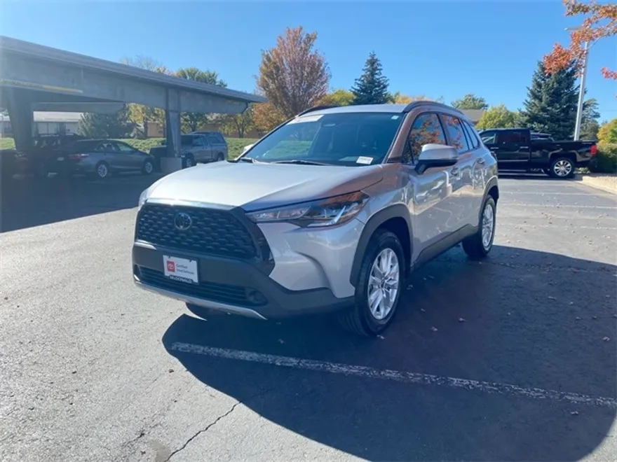 2024 Toyota Corolla Cross LE photo 1