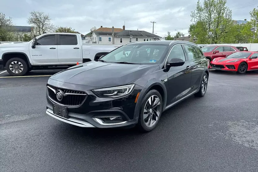 2019 Buick Regal TourX Essence photo 1
