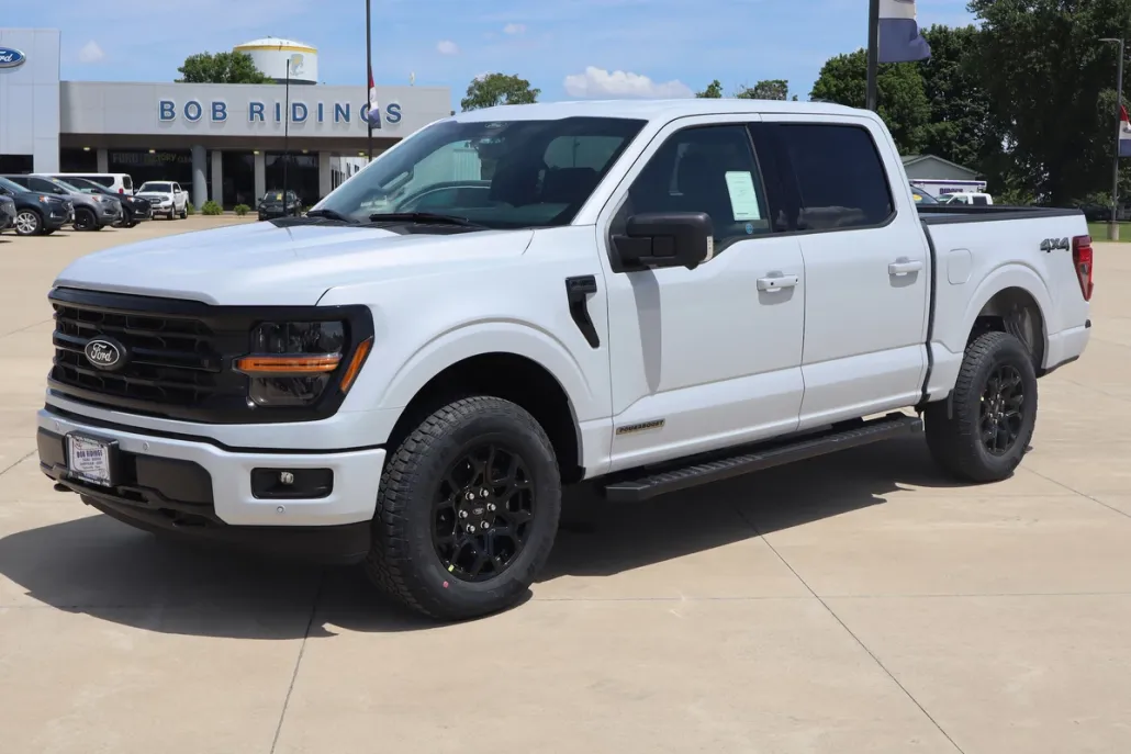2025 Ford F-150 XLT photo 1