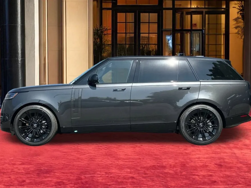2025 Land Rover Range Rover SE photo 1