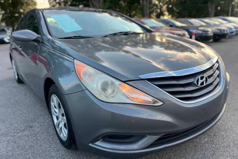 2013 Hyundai Sonata GLS photo 1