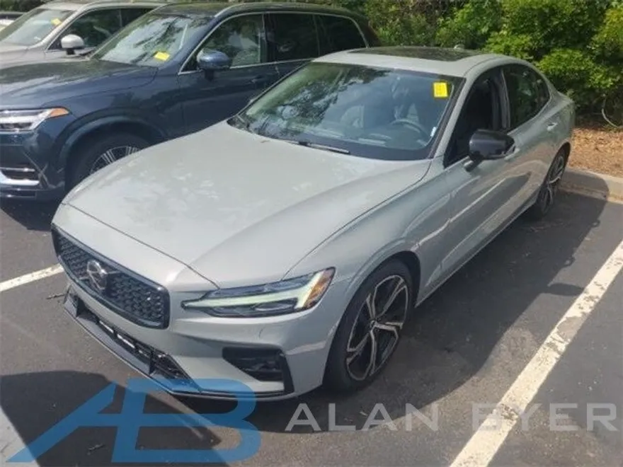 2025 Volvo S60 Ultimate photo 1