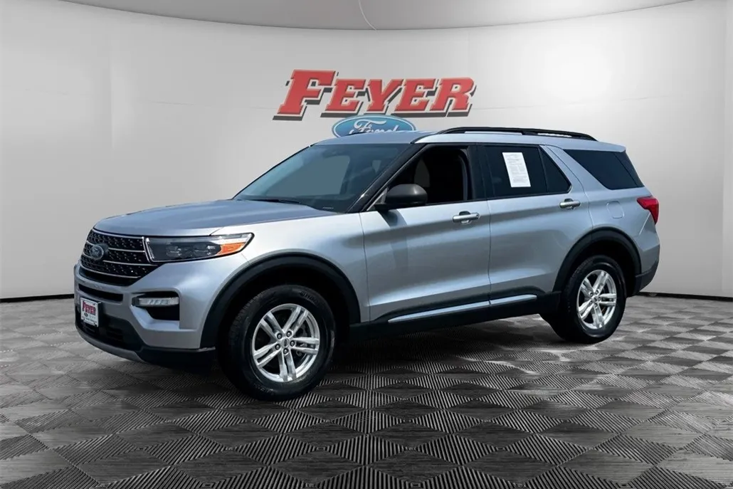 2022 Ford Explorer XLT photo 1