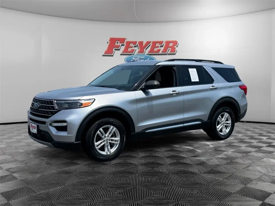 2022 Ford Explorer XLT photo 1