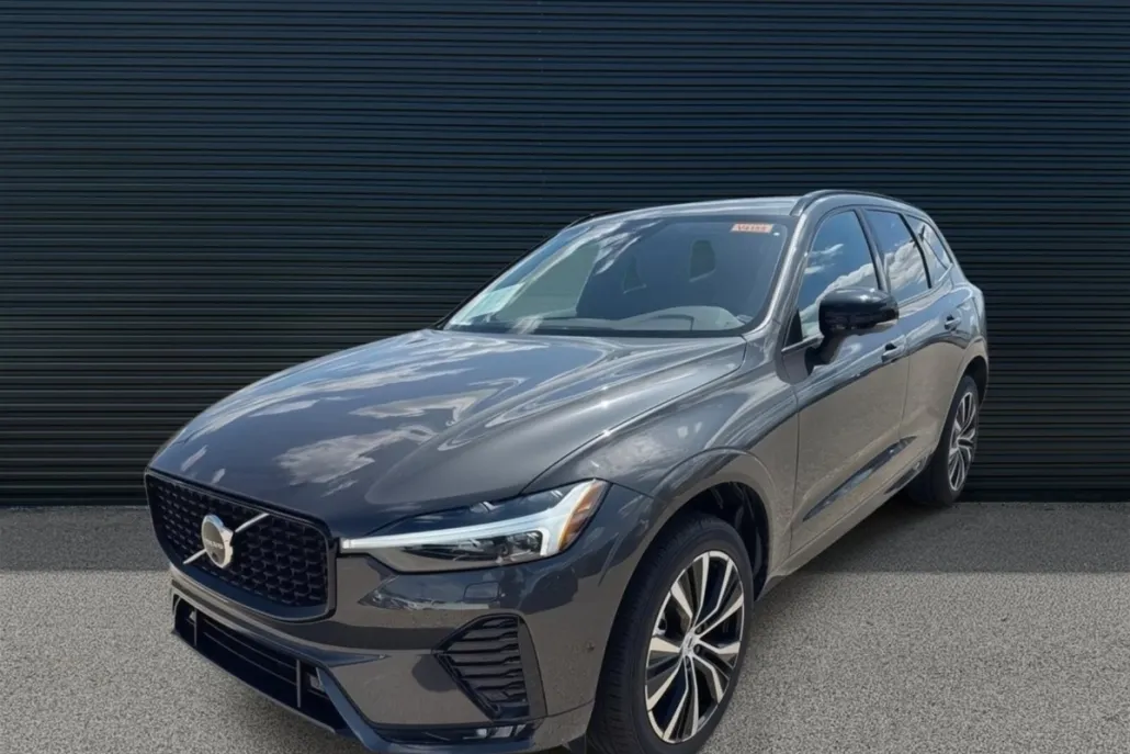 2025 Volvo XC60 B5 Plus photo 1