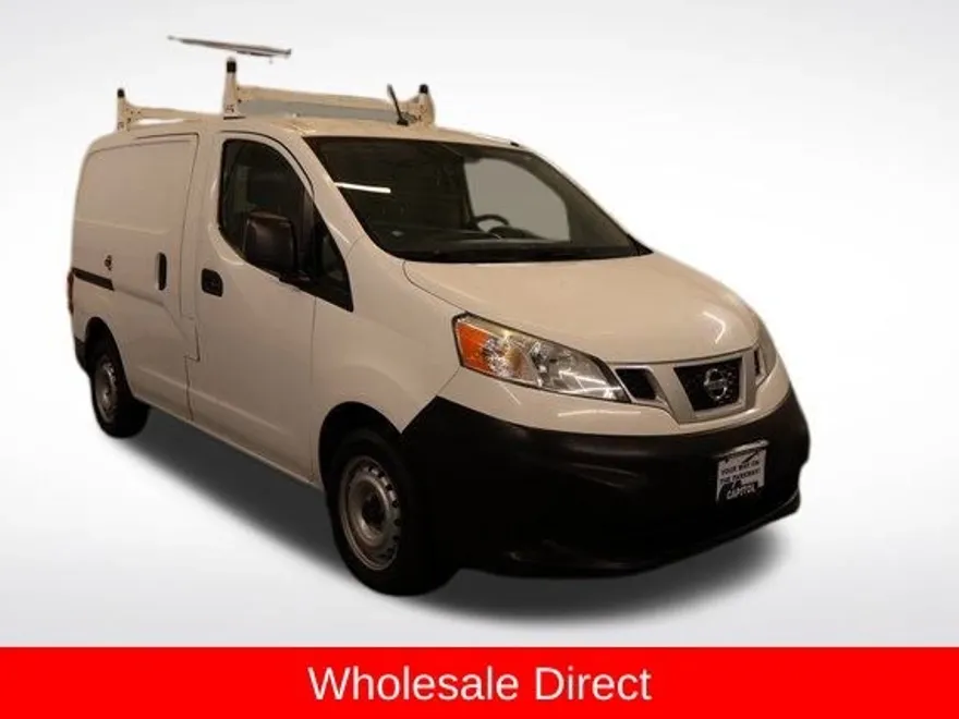 2016 Nissan NV200 SV photo 1