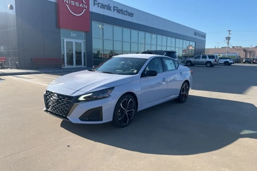 2025 Nissan Altima 2.5 SR photo 1