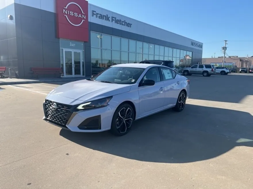 2025 Nissan Altima 2.5 SR photo 1