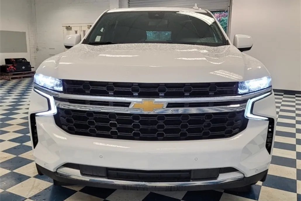 2023 Chevrolet Suburban LS photo 1