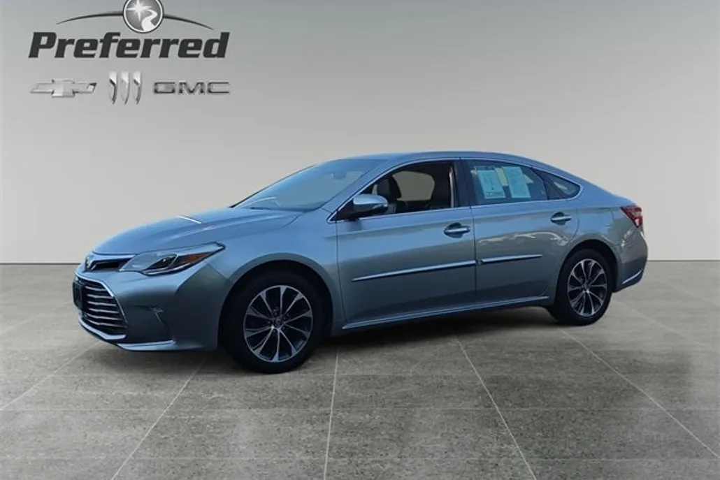 2017 Toyota Avalon XLE photo 1