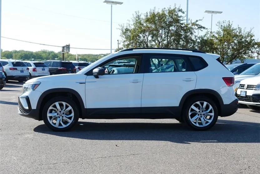 2023 Volkswagen Taos S photo 1