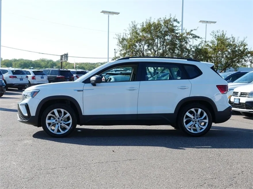 2023 Volkswagen Taos S photo 1