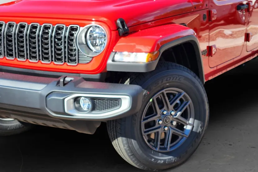 2025 Jeep Gladiator Sport photo 1