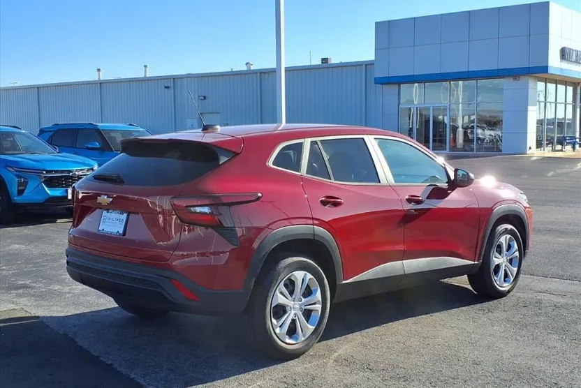2026 Chevrolet Trax LS photo 1